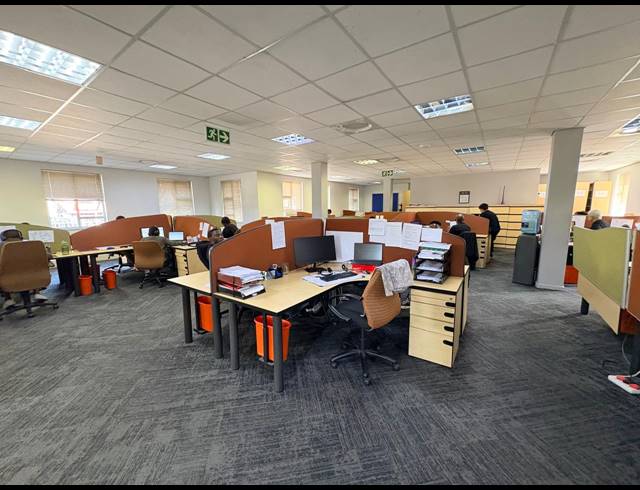 983M² OFFICE FOR SALE IN FOURWAYS